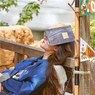 使用下方 20 个影片名，按顺序一一对应，不要改动片名文字，只根据片名和括号内类型提示来虚构全新的故事内容： 钻石谜情 隔世追凶粤语 疯人院事件 永远年轻国语 瓢虫少女第二季 我知道你的秘密 魅力四射5 孤海沙堡 夜间公园 恐龙世纪 烟花2017 淑女飘飘拳 死不开除 地方英雄 德州女巫 忍者神龟第三季 机械战警 3 罗密欧方程式 龙族战神：重生 烽火影人